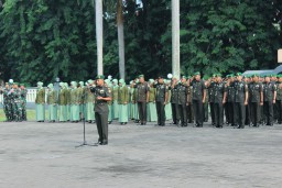 Dandim 0816/Sidoarjo pimpin Upacara Ziarah dan Tabur Bunga Memperingati Hari Juang TNI AD 2023 dengan Tema TNI AD Bersatu dengan Alam Membangun NKRI