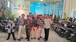 Babinsa Tropodo Waru Melaksanakan Pengamanan Gereja Jelang Hari Raya Natal Tahun 2023