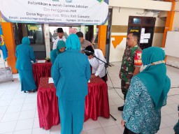 Babinsa Koramil 0816/16 Waru Hadiri Pelantikan Ketua Tim Pemberdayaan PKK di Desa Ngingas