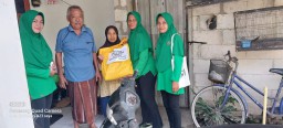 Menyongsong Hari Ibu 2023, Persit KCK Ranting 06 Tulangan Salurkan Bantuan Sembako Kepada Warga