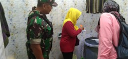 Babinsa Wonoayu Dampingi Mahasiswa Universitas Muhammadiyah Sidoarjo dalam Upaya Kader Kesehatan dan Pencegahan Demam Berdarah