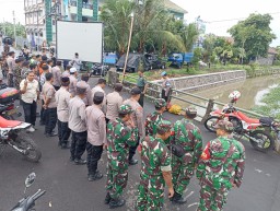 Danramil 0816/05 Bersama Babinsa Hadir Dalam Gebyar 1000 Rebana Pelajar Untuk Peringatan Maulid Nabi Muhammad SAW