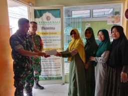 Wujud Kepedulian Babinsa 0816/03 Buduran, Serahkan Bantuan Untuk Menceriakan Hati Anak-anak di Panti Asuhan
