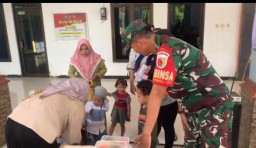 Gotong Royong untuk Generasi Sehat: Sertu Budiono dan Tim Medis Desa Keper Bergandengan Tangan dalam Pekan Imunisasi Polio 2024