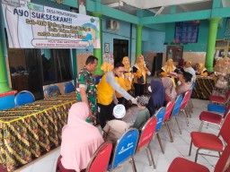 Sukseskan Pekan Imunisasi Nasional Polio Babinsa Koramil 0816/ 06 Tanggulangin Lakukan Pendampingan