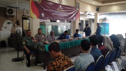 Sinergitas TNI Babinsa Boro Hadiri Pelatikan Anggota KPPS Tahun 2024