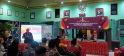 Babinsa Koramil 0816/05 Lakukan Pengamanan &amp; Pendampingan Bimtek KPPS Pemilu 2024 di Kelurahan Tlasih