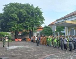 Danramil 0816/15 Sukodono Kapten Inf Kabul Tarmanto, Memimpin Apel Kesiapsiagaan Pemilu 2024