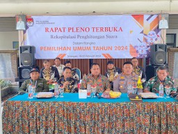Danramil 05/Tulangan Beserta Babinsa Hadiri Rapat Pleno terbuka Rekapitulasi hasil Pemilu 2024 tingkat Kecamatan Tulangan