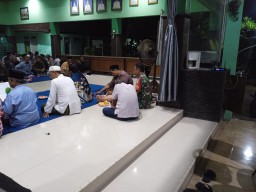Koptu Ikwan Babinsa Koramil 05 Tulangan Menghadiri Undangan Rapat Haul di Pendopo Desa