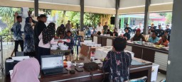 Ciptakan Kondisi Aman Dan Kondusif, Babinsa Koramil 0816/11 Tarik Laksanakan PAM Rekapitulasi Penghitungan Surat Suara Pemilu Tahun 2024 Kec. Tarik.