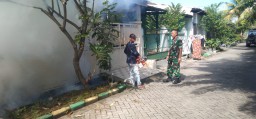 Babinsa Desa Boro Melaksanakan Giat Pendampingan Fogging