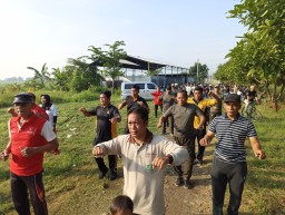 Anggota Koramil 0816/05 Tulangan Dpp Peltu Marjuki Senam Pagi Bersama Warga Dan Muspika