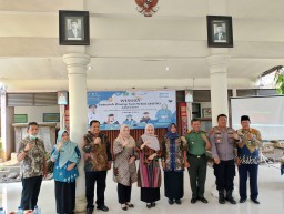 DANRAMIL 0816/05 TULANGAN KAPTEN INF MOH SAID HADIRI WISUDA SEKOLAH ORANG TUA HEBAT KECAMATAN TULANGAN