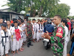 Indahnya kebersamaan seduluran selawase, Forkopimka Tanggulangin bersama organisasi pencaksilat bagi-baji takjil