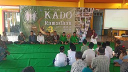 Babinsa Koramil 0816/15 Sukodono Hadiri Bakti Sosial Kado Ramadhan Pemberian Santunan kepada Anak Yatim Piatu dan Dhuafa