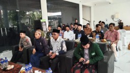 Kegiatan Bersama Babinsa Koramil 0816/13 Wonoayu Membawa Keceriaan dan Kasih Sayang bagi Anak Yatim dan Dhuafa