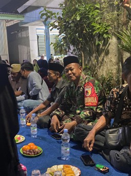 Momentum Idul Fitri, Peltu Lukman Babinsa 0816/05 Melaksanakan Halal Bihalal Didesa Binaannya