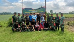 Wujud Pendampingan Ketahanan Pangan Wilayah Babinsa Koramil 0816/14 Taman Siapkan Lahan Jagung