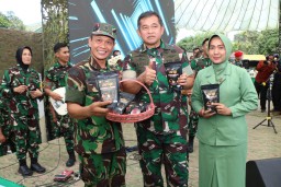 KASAD dan Ibu Ketua Umum Persit KCK Rasakan Kelezatan Kopi Babinsa, Produk Unggulan dari Kodim 0816 Sidoarjo