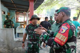 Membangun Rumah dan Harapan, Komitmen Dansatgas TMMD Lakukan Peninjauan Proses RTLH Untuk Masyarakat.