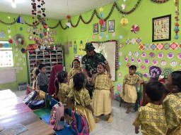 Satgas TMMD ke 120 Kodim 0816/Sidoarjo Beri Motivasi Belajar dan Kepercayaan Diri pada Anak-Anak TK