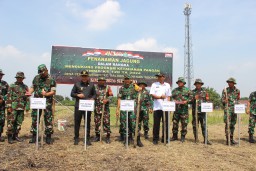 Dukung Program Ketahanan Pangan, Tim Wasev TMMD ke 120 Mabesad Bersama Plt Bupati Sidoarjo lakukan penanaman jagung