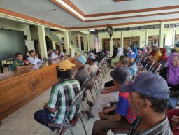 Babinsa &amp; Bhabinkamtibmas Kelurahan Kebaron Melaksanakan Pendampingan Serta Monitoring Penyaluran Bansos Bantuan Pangan Beras