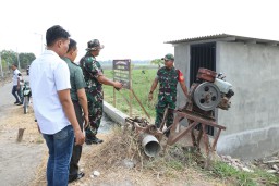 Air Sebagai Sumber Kehidupan, Satgas TMMD ke-120 Kodim 0816/Sidoarjo Bor Sumur Untuk Pertanian di Desa Penambangan