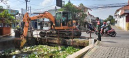 Serka Joko Dwi. P Babinsa Koramil 05/Tulangan Monitoring Normalisasi Sungai