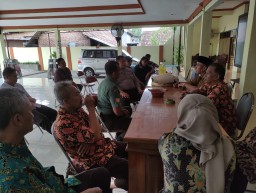 Babinsa 0816/05 &amp; Bhabinkamtibmas Menghadiri Tasyakuran Bapak Kades Kebaron