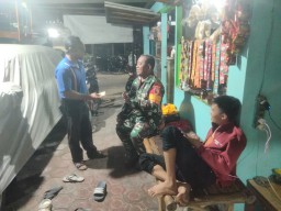 Kegiatan Koramil 0816/02 Candi, Babinsa Sertu Hendra RH Melaksanakan Komsos dan Patroli Malam di Desa Klurak