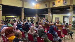 Pererat Sinergitas, Peltu Lukman Babinsa Koramil 05 Tulangan Hadiri Rembug dalam rangka membangun dan meningkatkan Sinergitas antara pemerintahan desa, masyarakat dan stakeholder