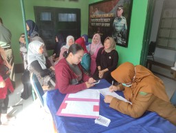 Pastikan Kesehatan anggota dan Persit Ranting 6 Tulangan, Koramil 05/Tulangan laksanakan Rikkes