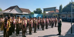 Anggota Babinsa Koramil 0816/06 Tanggulangin Berikan Materi Bela Negara Dengan Pelatihan PBB