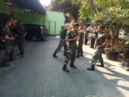 Koramil 0816/01 Sidoarjo mengasah kemampuan Bela Diri Militer Taktis