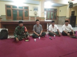 Semangat Menyambut Hut RI Ke 79, Babinsa Koramil 0816/05 Tulangan Hadiri Undangan Doa Bersama Di Desa Binaan