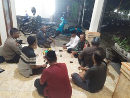 Perkuat Tali Silaturahmi dan Keamanan, Babinsa dan Bhabinkamtibmas Simoketawang Sapa Tokoh Masyarakat