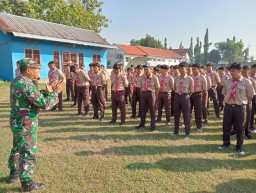Persiapan Sambut HUT RI Ke 79, Bati Tuud Koramil 0816/05 Tulangan Latih Gerak Jalan Siswa SMK TRISAKTI
