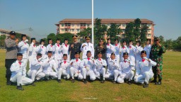 Danramil 0816/14 Taman Beserta Seluruh Anggota Hadiri Upacara Peringatan Detik-detik Proklamasi Kemerdekaan RI ke-79 di Kecamatan Taman