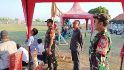 Babinsa Koramil 0816/05 Tulangan &amp; Babinkamtibmas Pengamanan Turnamen Sepak Bola Kades Cup
