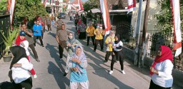 Anggota Koramil 0816/06 Tanggulangin Melaksanakan Senam SKJ Bersama Forkopimka Dan Masyarakat