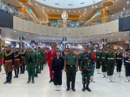 Babinsa Koramil 0816/01 Sidoarjo sukseskan lomba Paskibra on Lippo Plaza Sidoarjo.