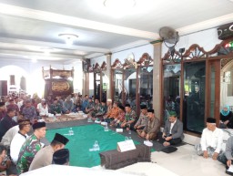 Babinsa Kajeksan Peltu H. Kusnan Mewakili Danramil Hadiri Haul KH. Masduqi Zakariyah ke-36