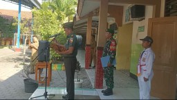 Danramil 0816/06 Tanggulangin Sampaikan Pesan Kebangsaan dan Kedisiplinan saat Upacara di SMPN 1 Tanggulangin