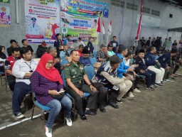 Dukung Kegiatan Olahraga, Danramil &amp; Babinsa Koramil 0816/05 Tulangan Hadiri Undangan Open Turnamen Bola Volly Camat Cup 2024