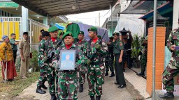 Danramil 0816/13 Wonoayu dan Jajaran Gelar Takziah serta Pemakaman Militer Serma Wakhid Basuki