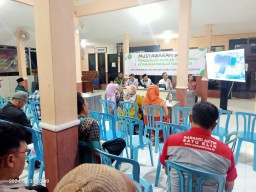 Musyawarah Desa Kebonsari Bahas Penggunaan Dana BK 2024 dan Ketahanan Pangan 2025, Babinsa Koramil 0816/02 Candi Hadir Berikan Dukungan