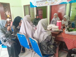 Babinsa Koramil 0816/18 Sedati Dampingi Kegiatan Posyandu Balita di Desa Pulungan
