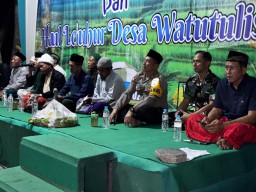 Kebersamaan dan Doa dalam Haul Auliaillah Syeikh Subakir Mbah Joyo di Desa Watutulis, Prambon